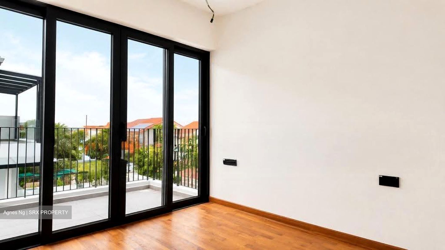 Dmanor (D16), Terrace #608532201